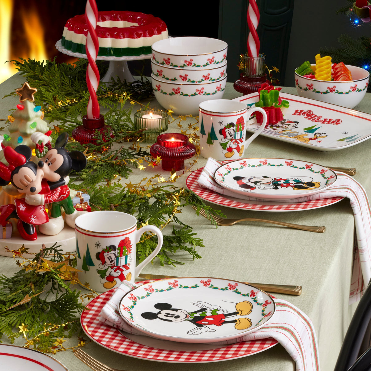Disney Holiday 12-Piece Dessert Set